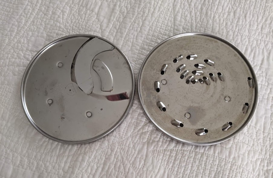 Slicing and grating disk for Cuisinart Food Processor