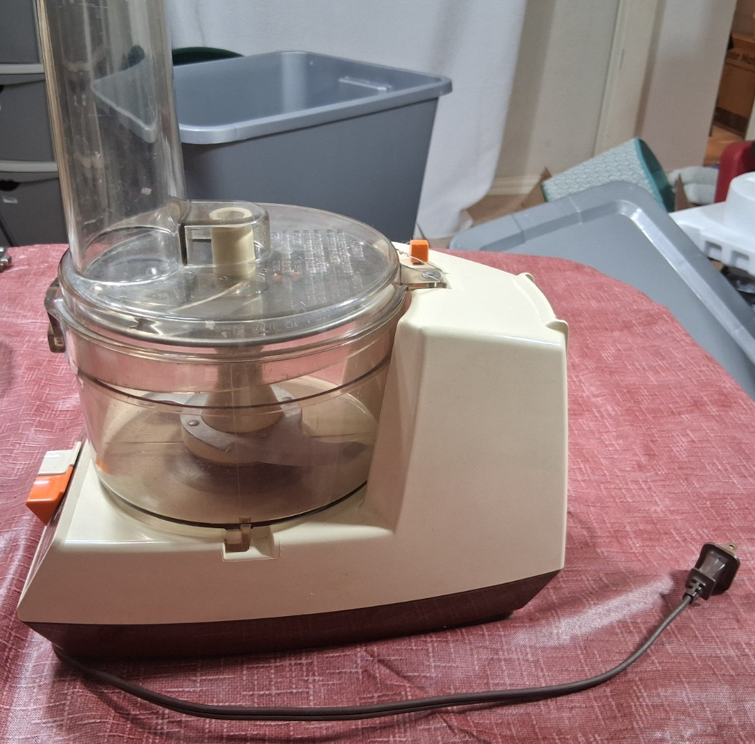 Vintage GE FOOD PROCESSOR / SLICER D1-4200 360W Made in USA
