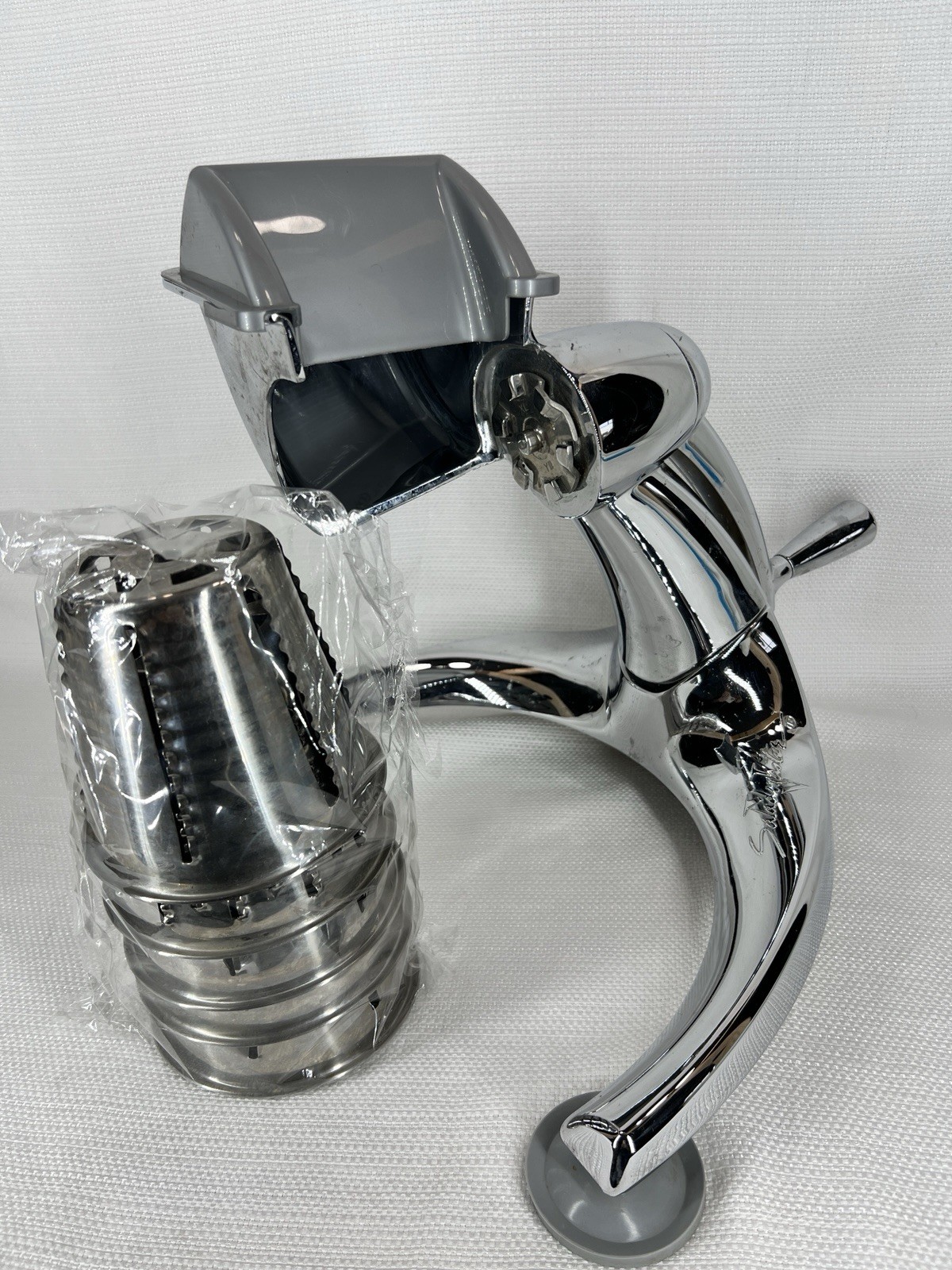 Saladmaster V Machine Food Processor Vegetable Slicer Shredder Chopper 5 Cones