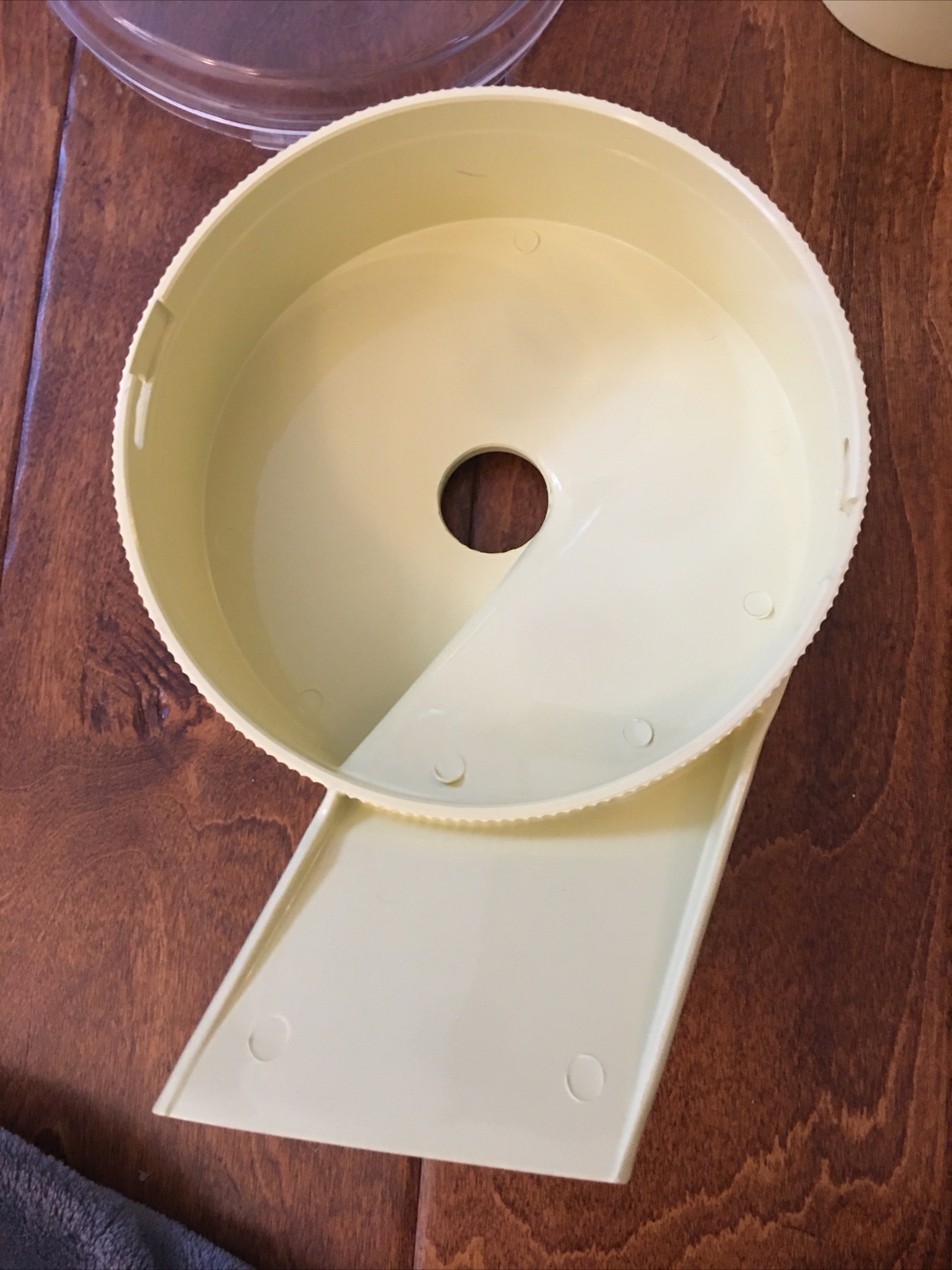 Oster Regency Kitchen Center Food Processor Chute Housing W Pusher No Blades