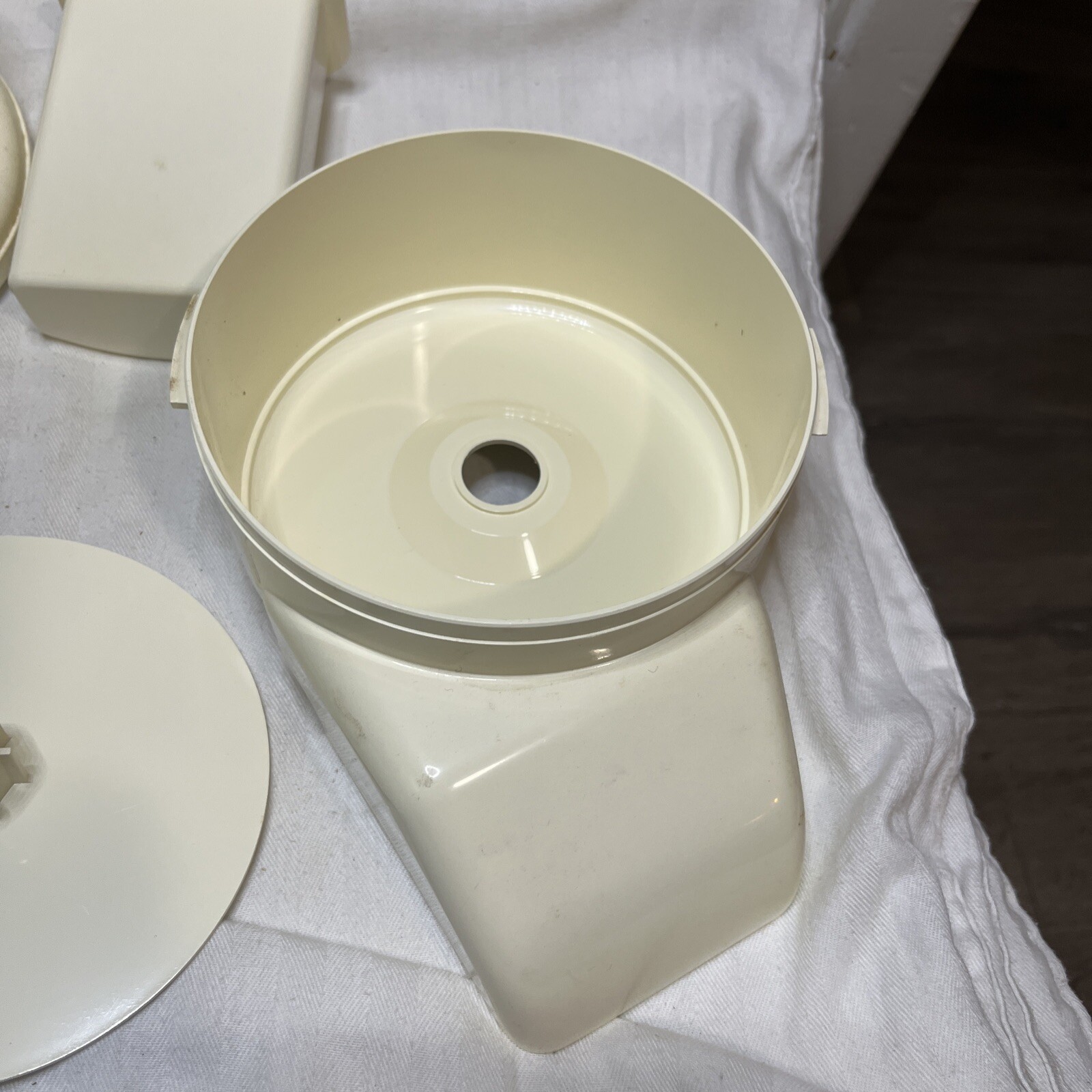 Sunbeam Oskar 14081 Food Processor Shredder Bowl 4 Piece Replacement Parts