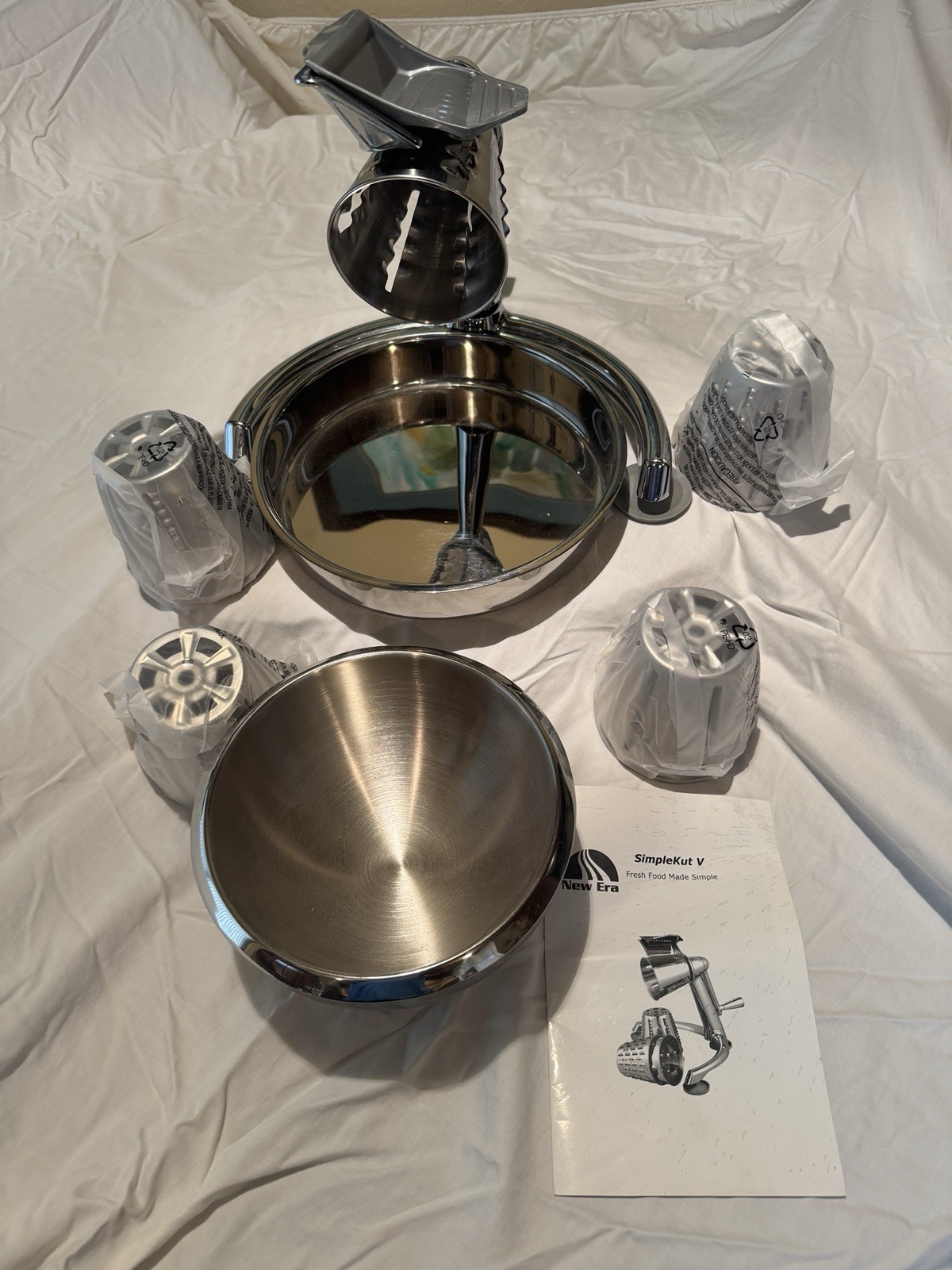 BRAND NEW New ERA Simple Kut V Manual Food Processor – 5 Cones/Pan/Bowl
