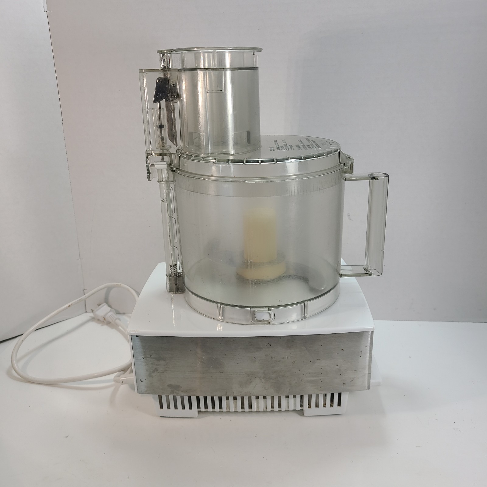 Cuisinart model DFP-14BCWN (TYPE33)14-Cup Food Processor W Blades & Attachments