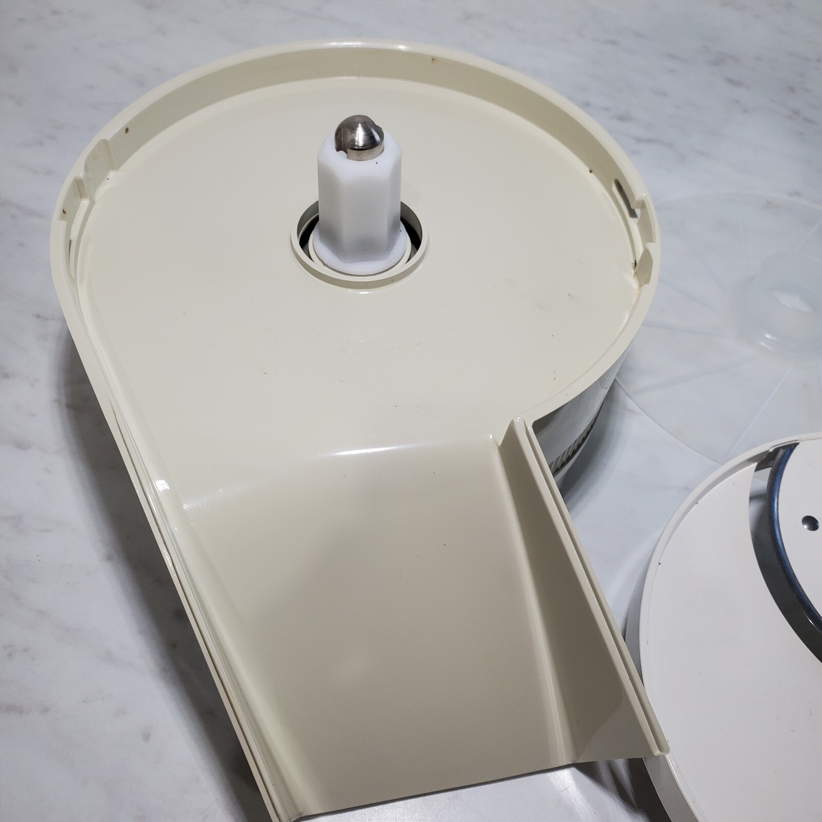 OSTER Regency Kitchen Center 957-18F PROCESSOR SALAD SLICER Housing