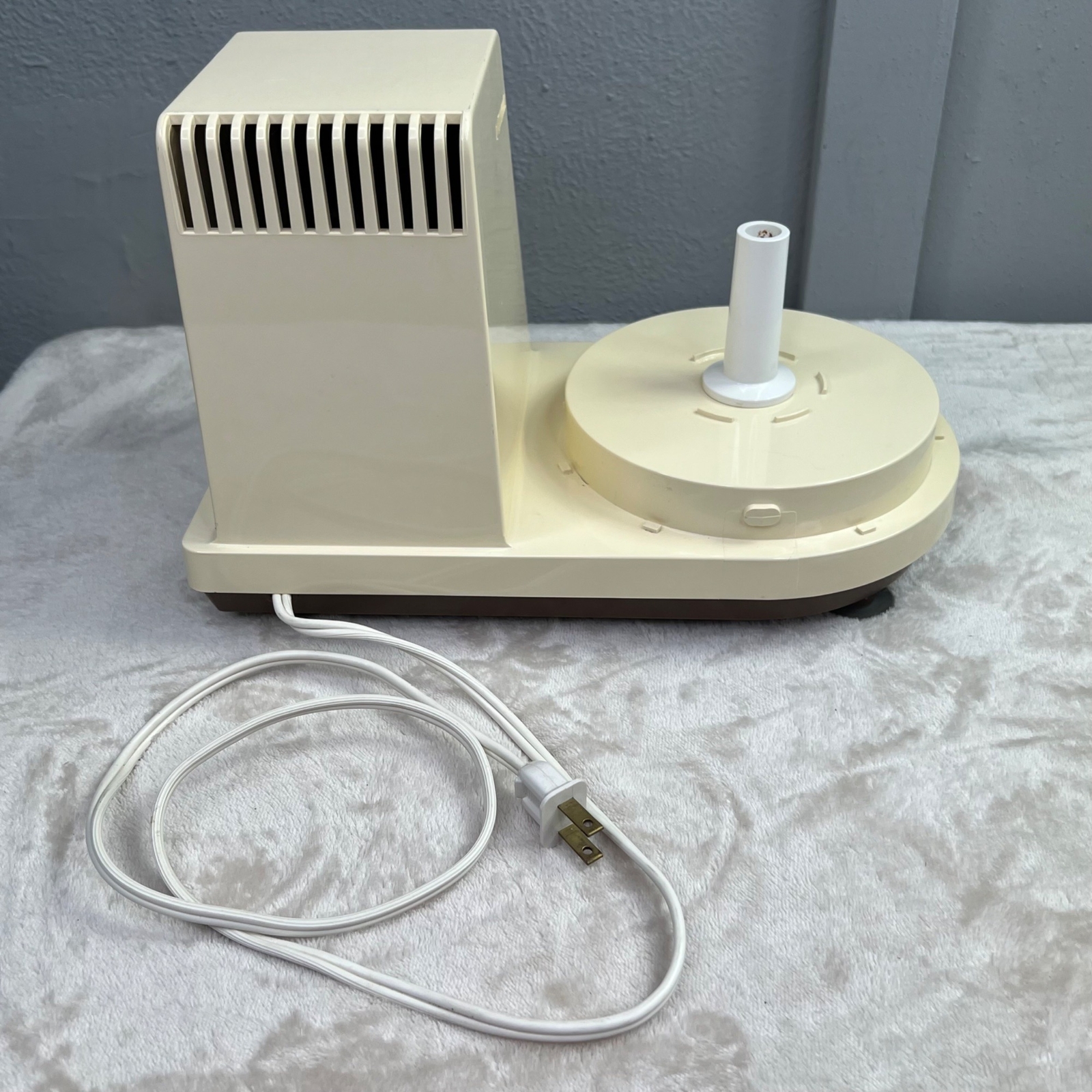 Hamilton Beach Scovill Food Processor 6 Speed Plus 772-1 Base Only Suction Feet