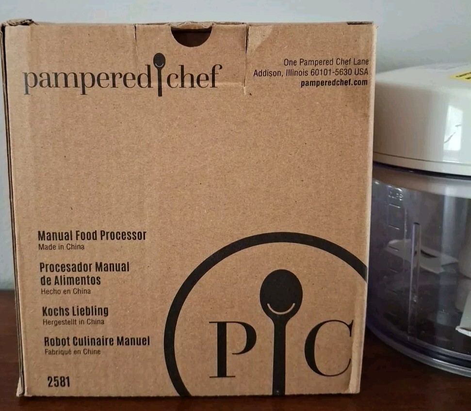 Pampered Chef Manual Food Processor w/ Storage Lid included. NEW In Open Box