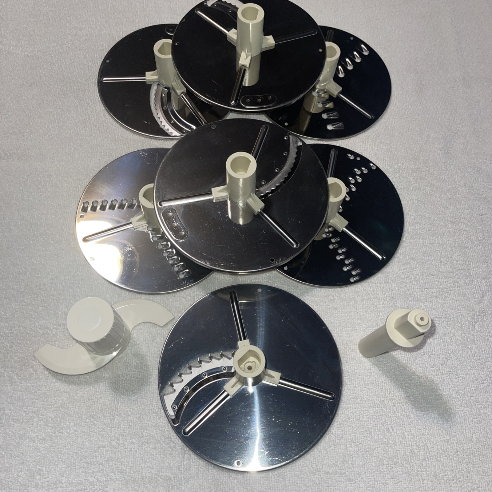 Sunbeam Slicġ. 8 Variety Blades & Thickness. Food Processor #84071. See Photos.