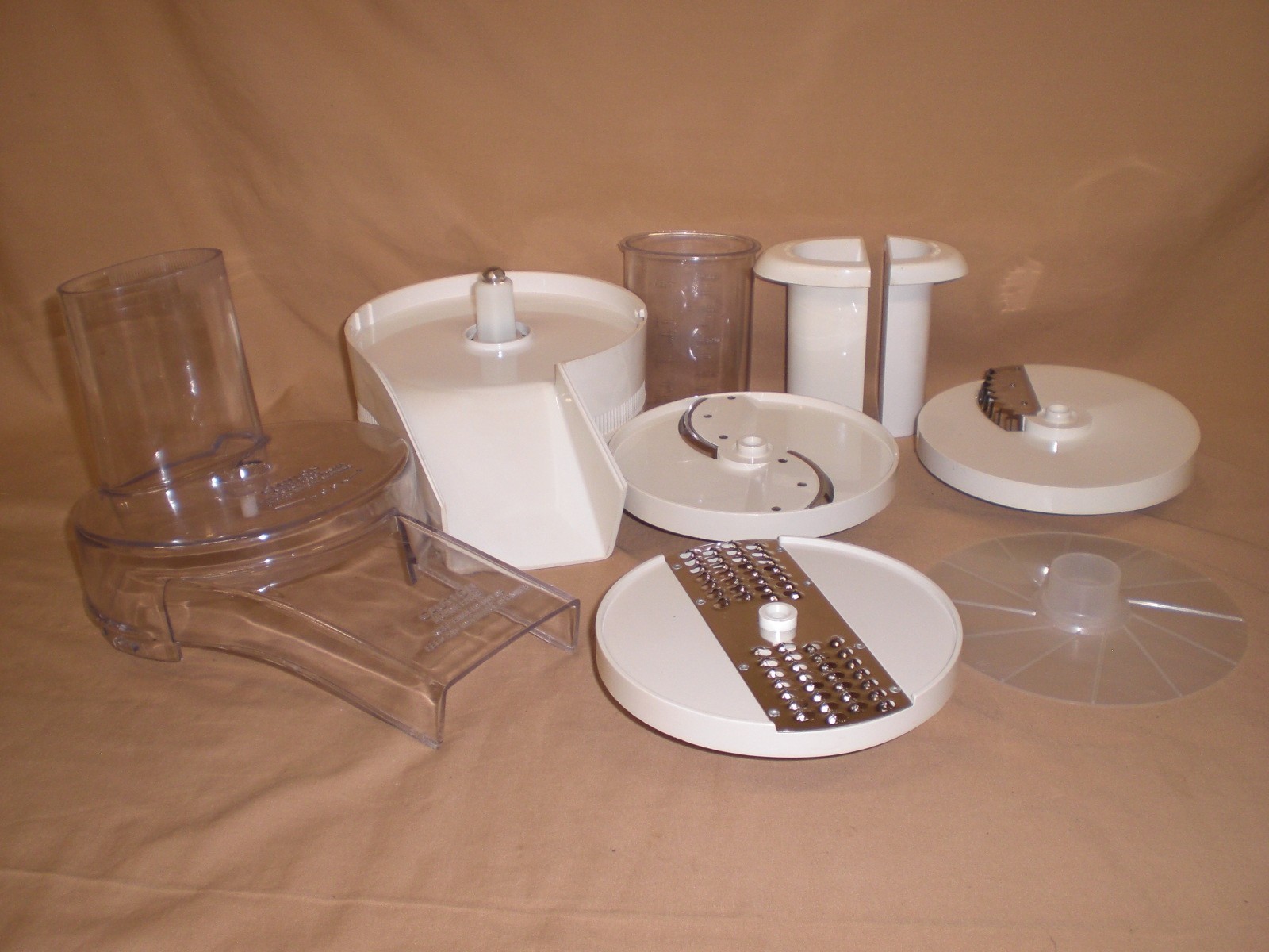OSTER KITCHEN CENTER FOOD PROCESSOR-CONTINUOUS FEED-SLICE-FRENCH FRY-GRATE DISCS