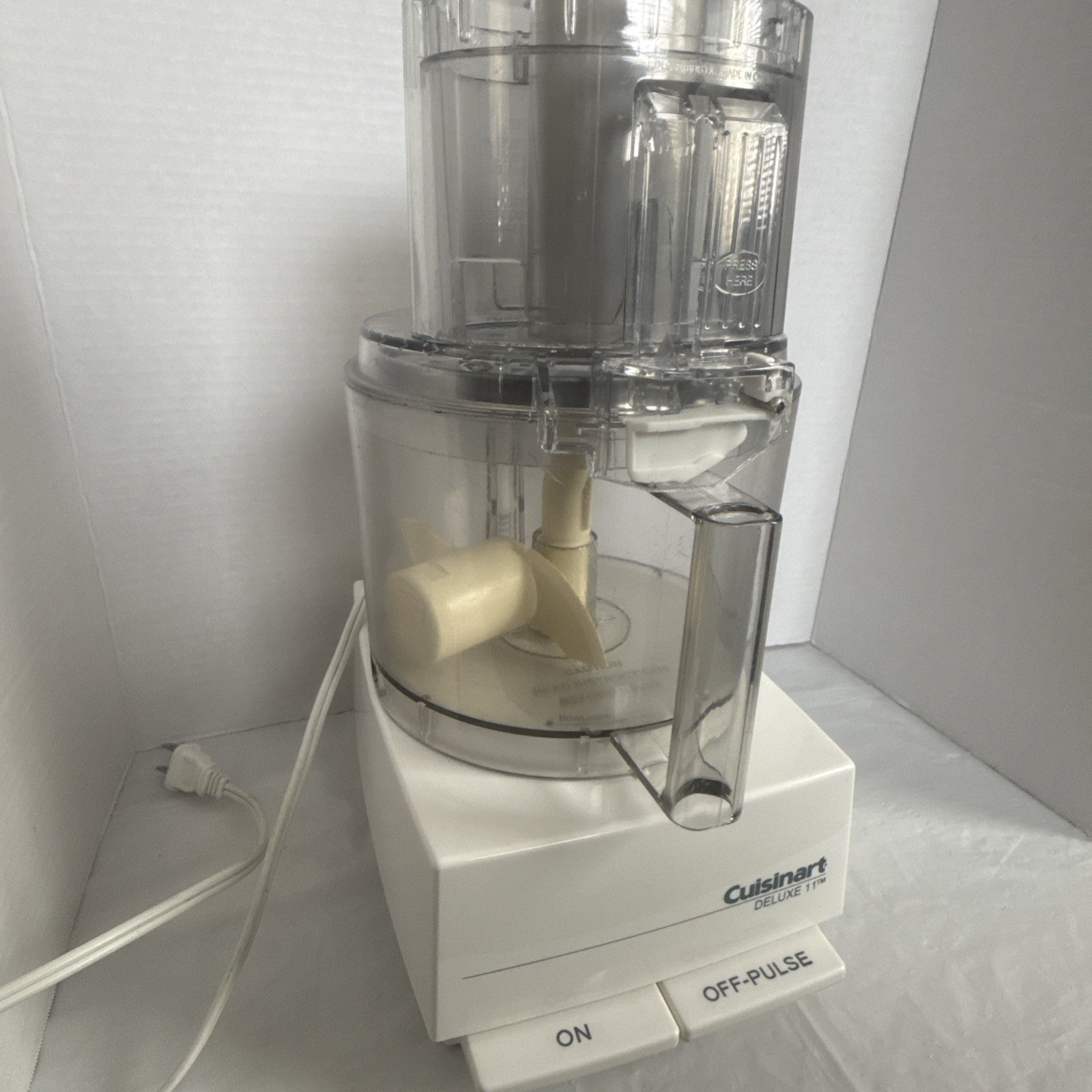 Cuisinart Deluxe 11-Cup Food Processor DLC-2011 11-Cup Kitchen Chopper & Slicer