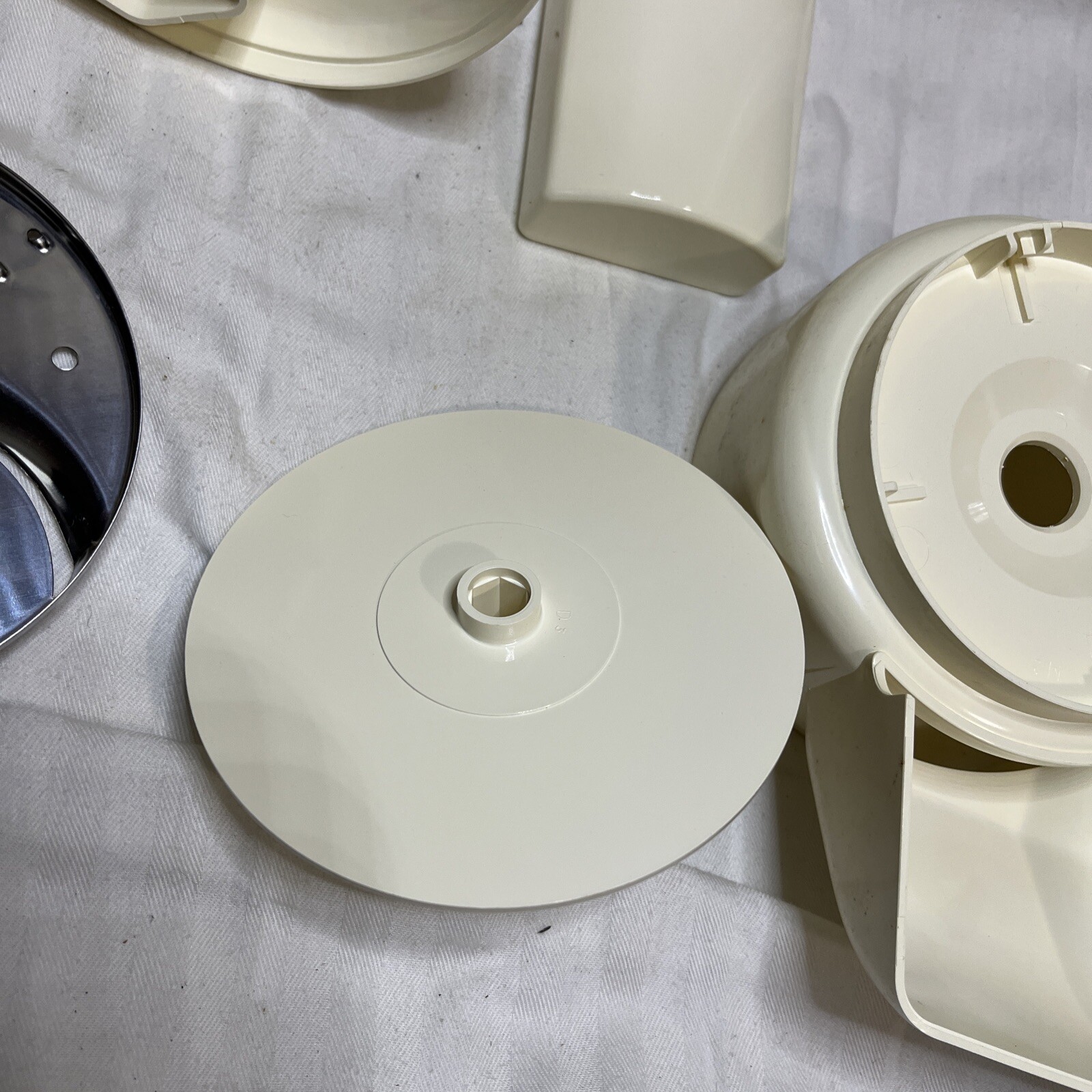 Sunbeam Oskar 14081 Food Processor Shredder Bowl 4 Piece Replacement Parts