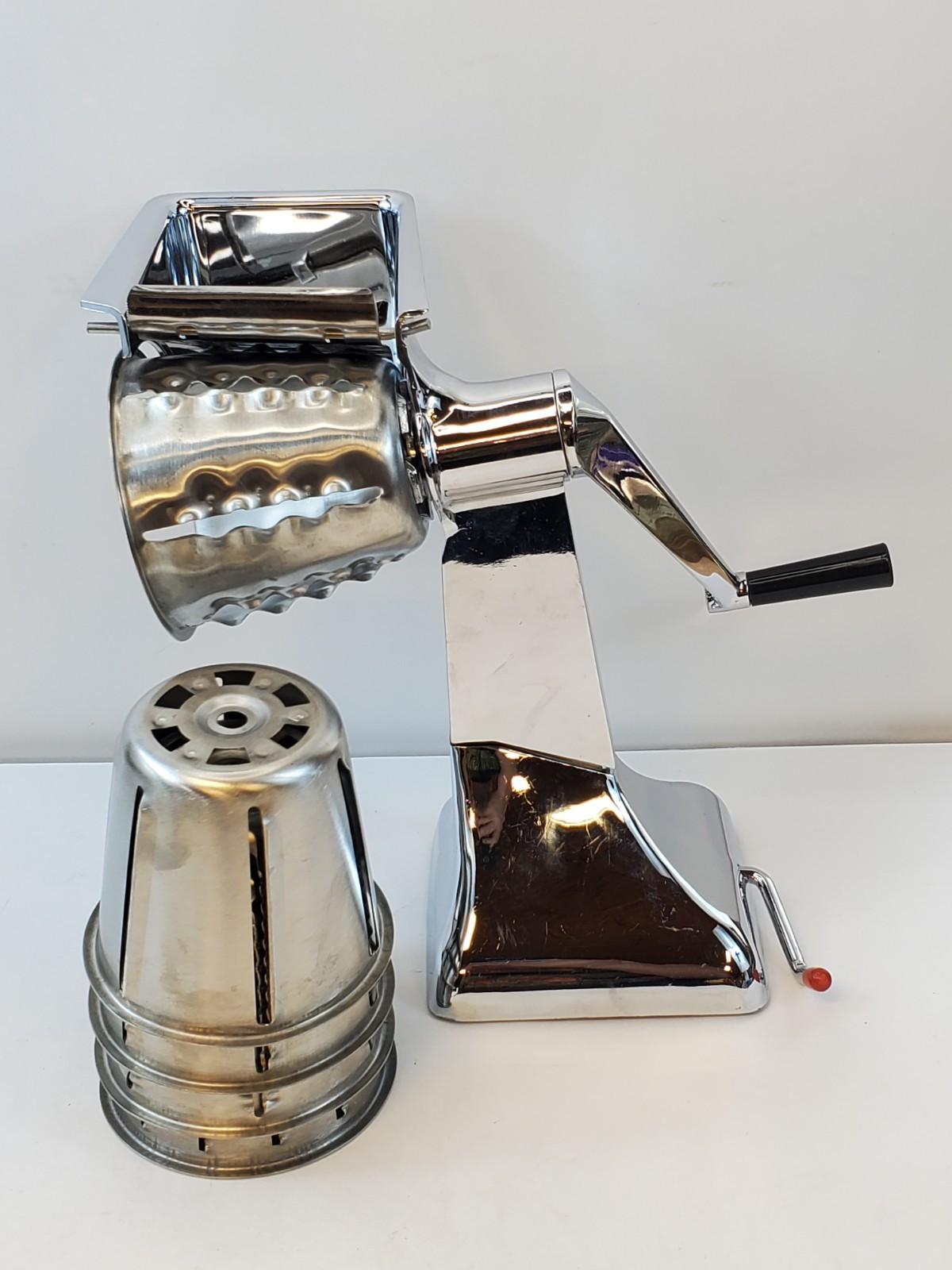Regalware Manual Food Cutter Slicer Shredder With 5 Blades And Suction Bottom