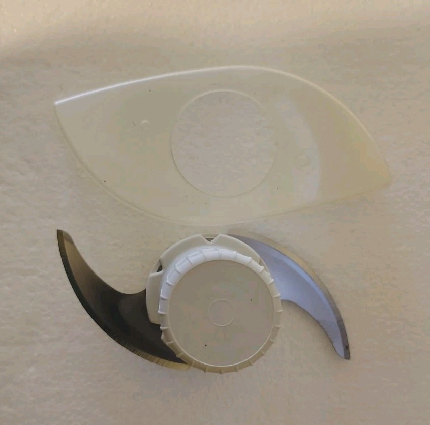Regal La Machine 1 Food Processor Model V813 Replacement Chopping Blade w/ gaurd