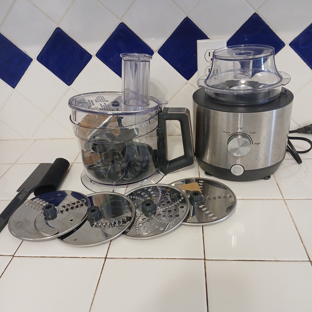 GE Food Processor 10 Cup Stainless Steel Blade Material W/ 3 Variable Speeds +