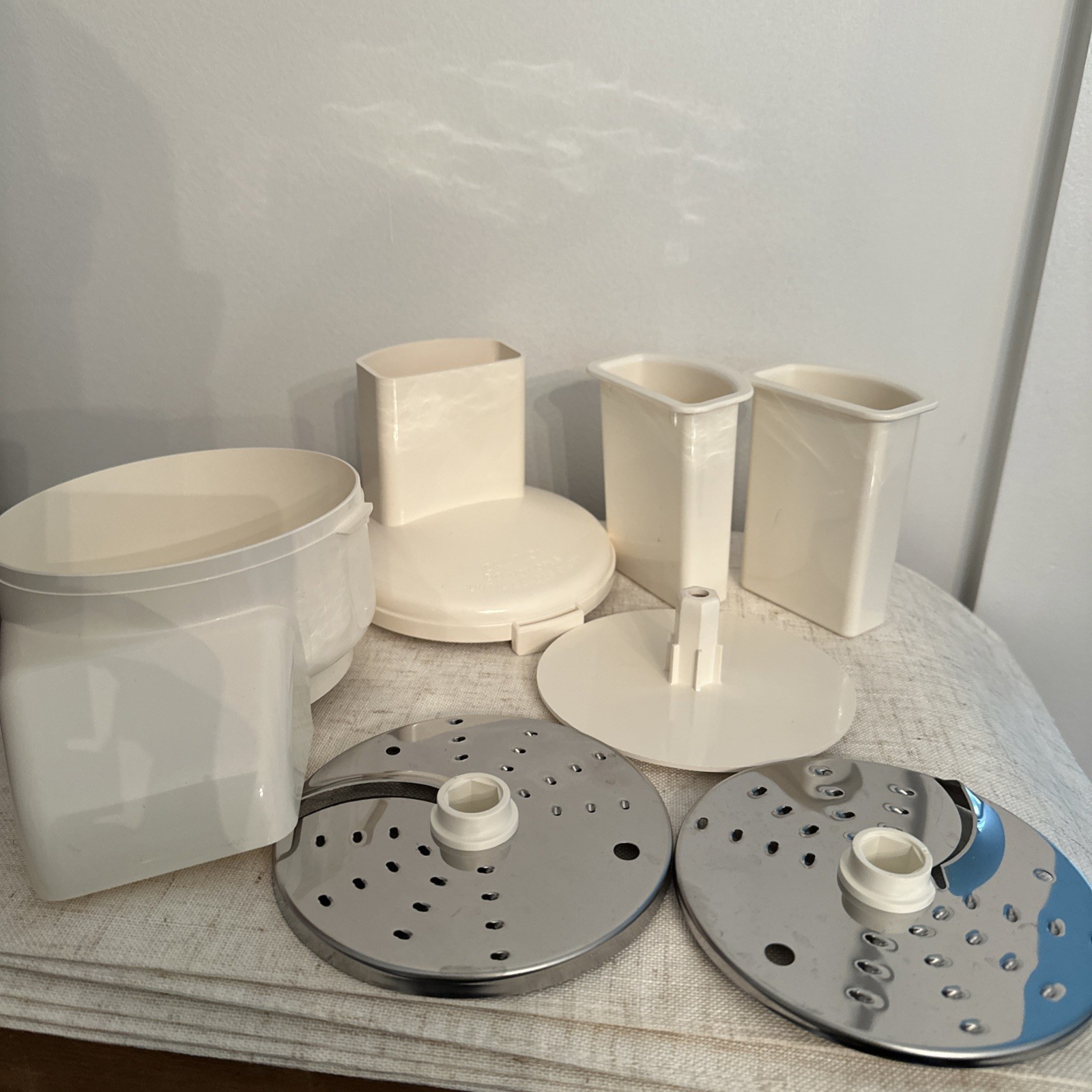 Sunbeam Oskar 14081 Food Processor Attachments Shredder Slicer Bowl Lid Pusher