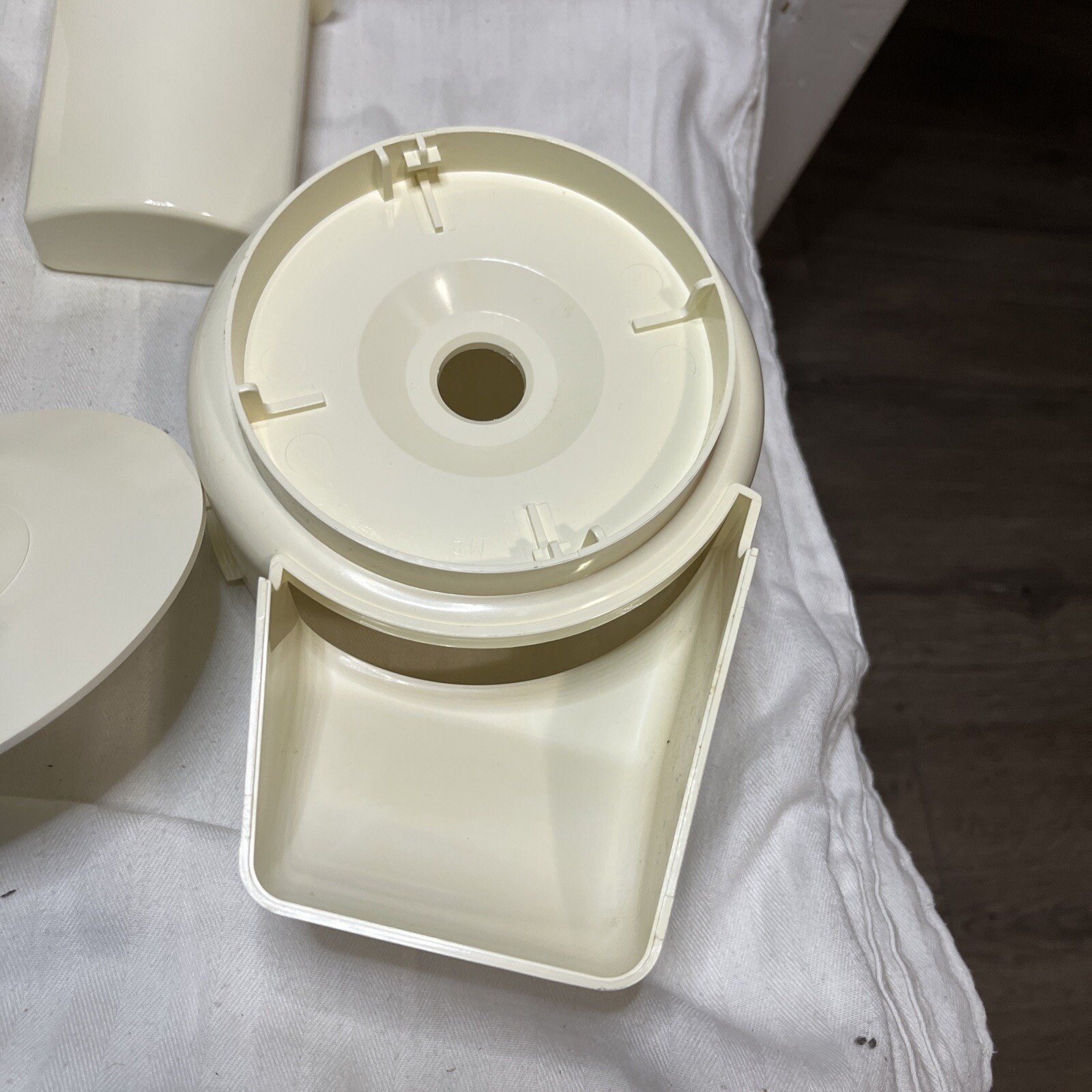 Sunbeam Oskar 14081 Food Processor Shredder Bowl 4 Piece Replacement Parts