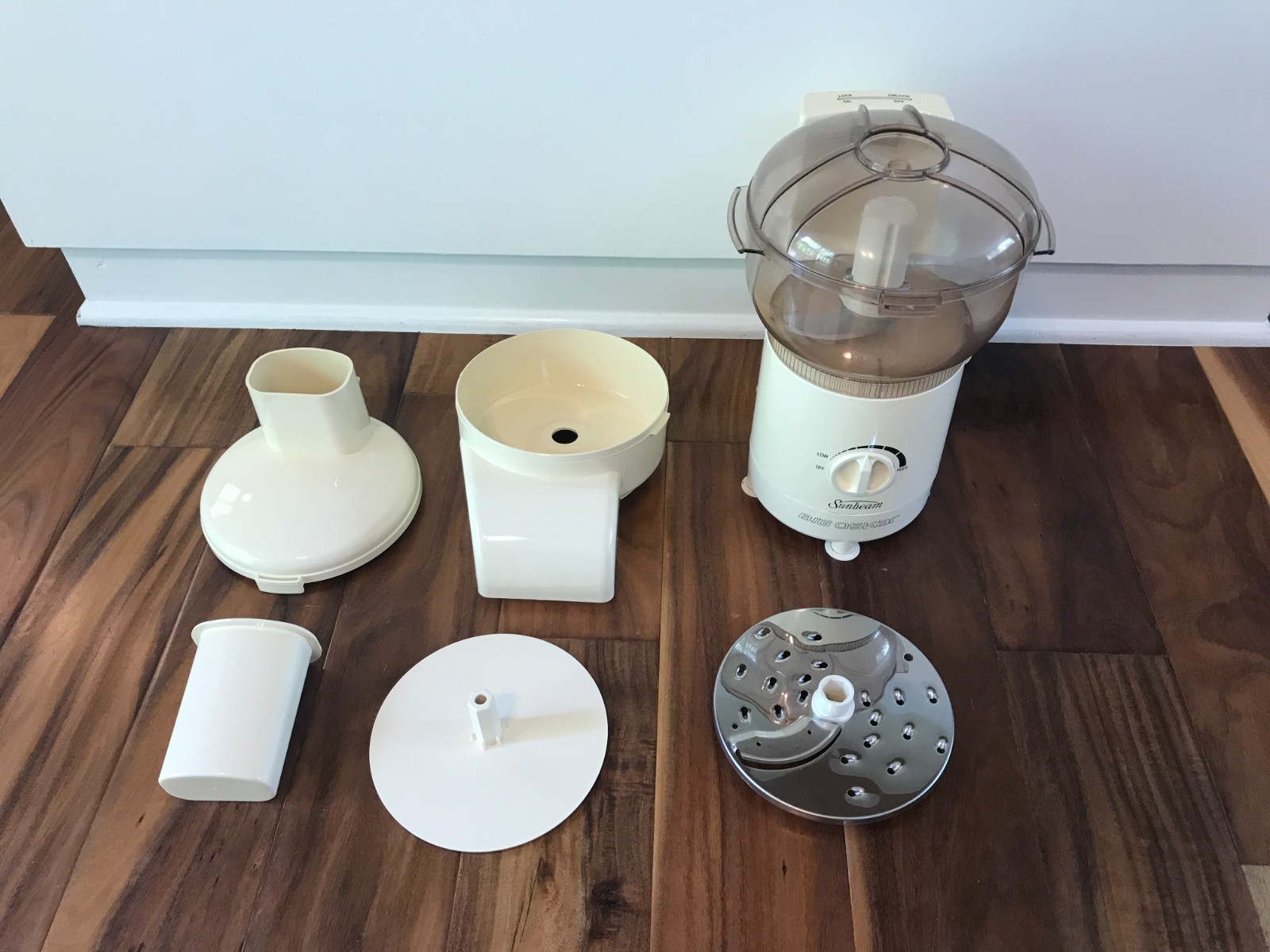 Sunbeam Big Oskar Electric Food Processor 14121 With Chute Attachments
