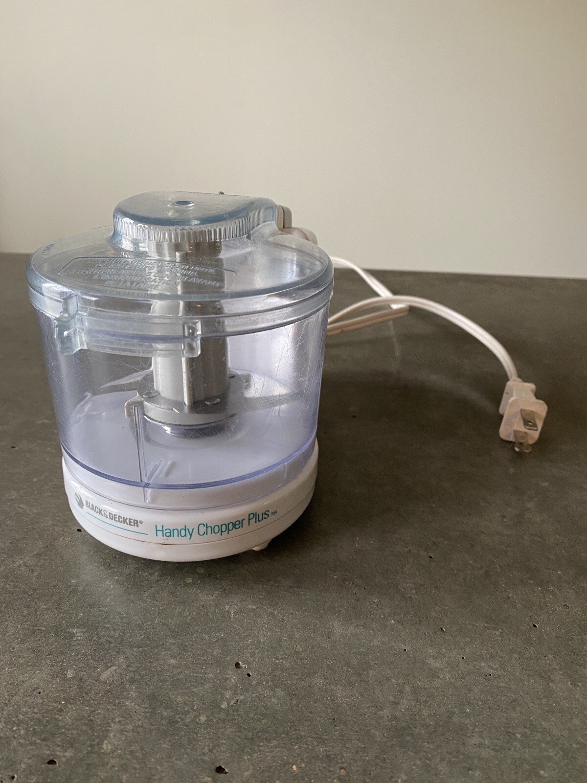 Black & Decker Handy Chopper Plus HC3000 1.5 Cup Electric Mincer Chopper Working