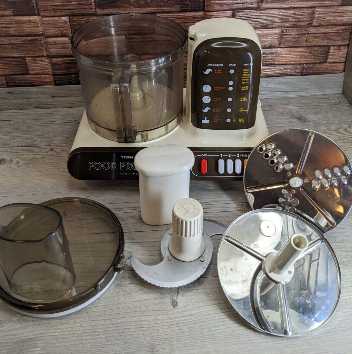 Food Processor Toshiba Model TFP-1200 Slicer w/Blade, Shredder & Slicer Discs