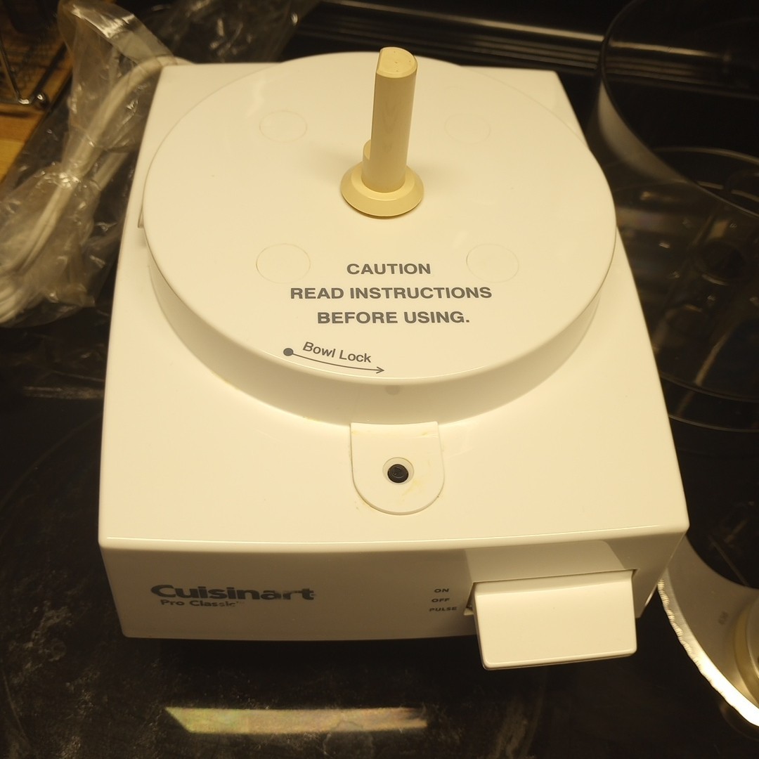 Cuisinart 7-Cup Pro Classic Food Processor, 600-Watt Motor, Vegetable Chopper