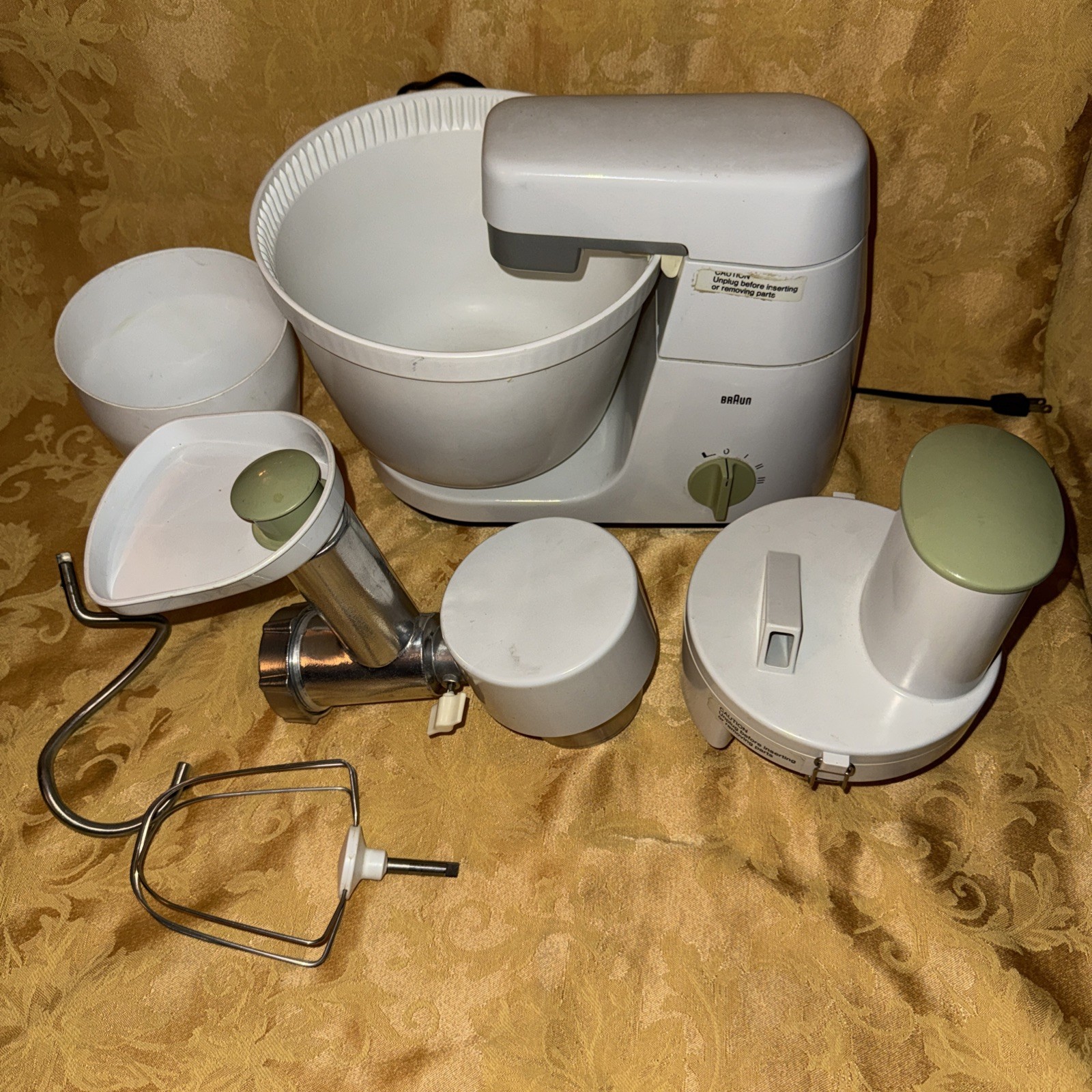Braun KM32 Kitchen Countertop Mixer W/ Bowl Dough Hook Whisk & Motor Works