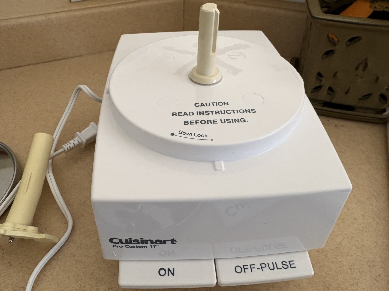 Cuisinart Food Processor, model DLC-8SY. Full disclosure missing the bowl and Ch