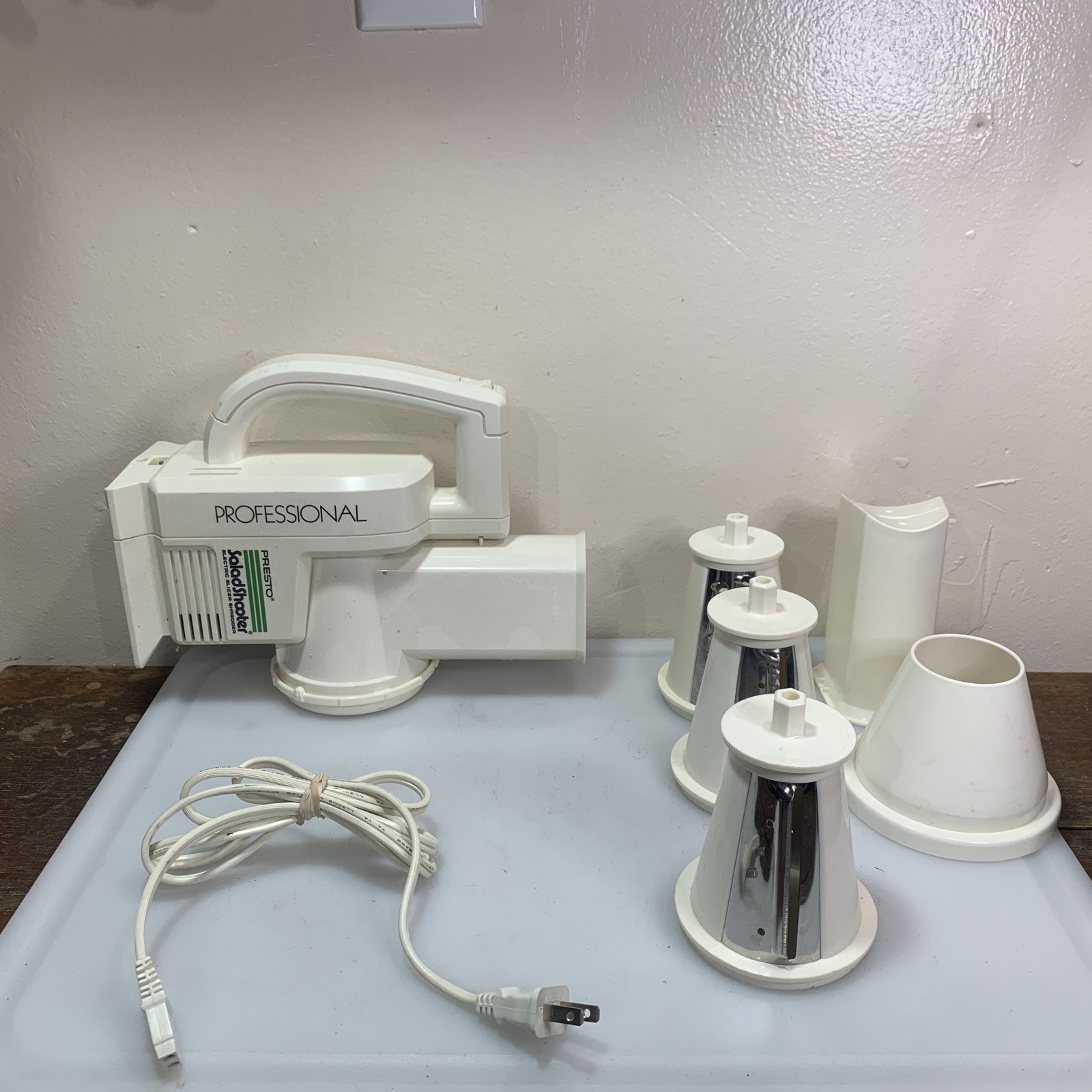 VTG Presto 0297001 Professional SaladShooter Electric Slicer/Shredder