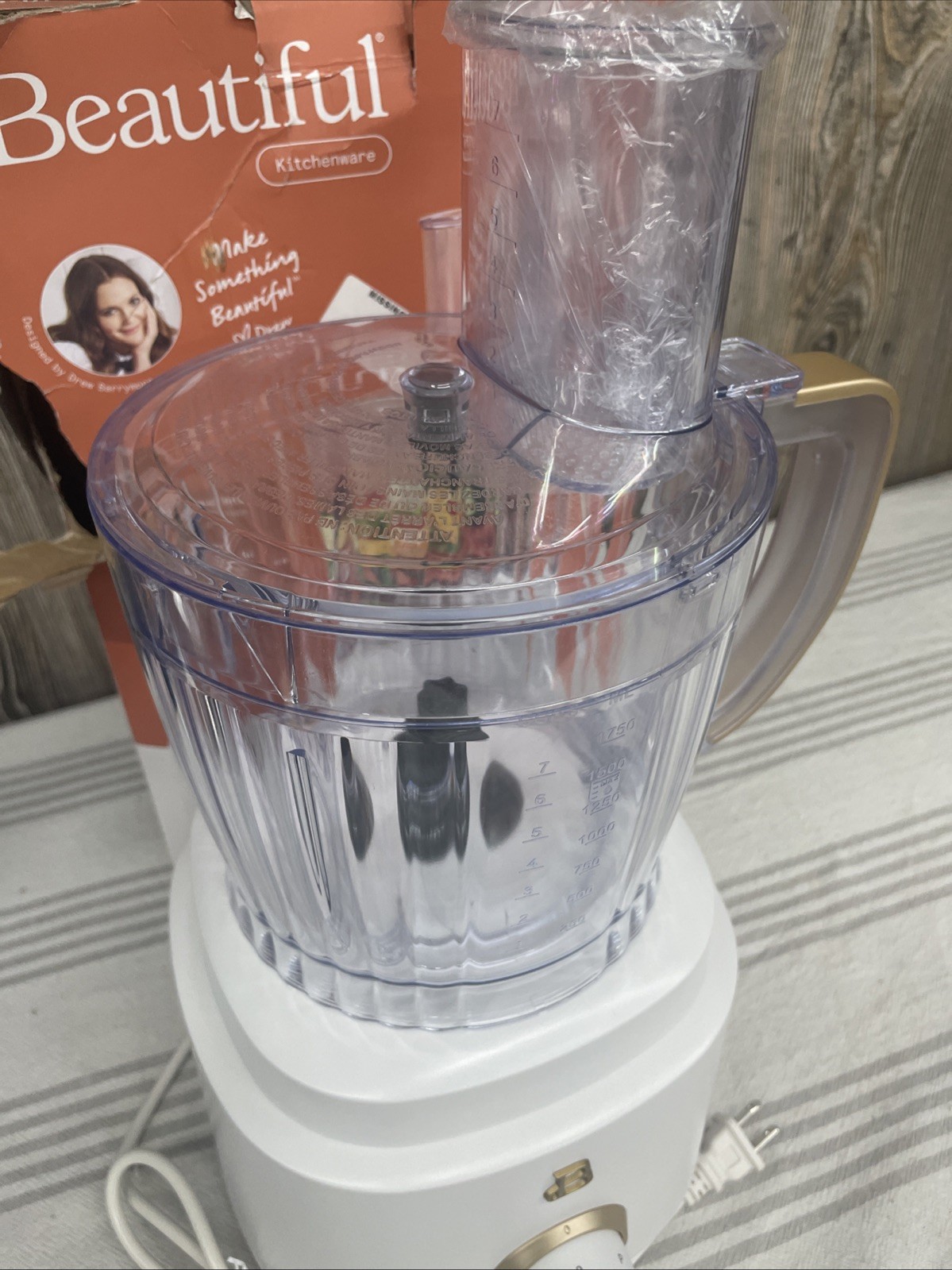 Missing Blades Beautiful 10-Cup Food Processor White Icing