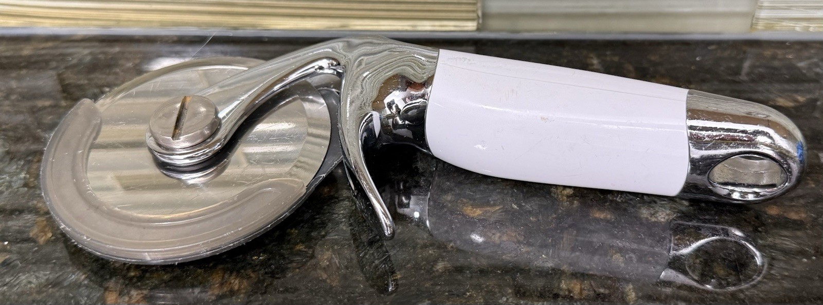Kitchenaid Professional Pizza Cutter Wheel with Finger Guard, White