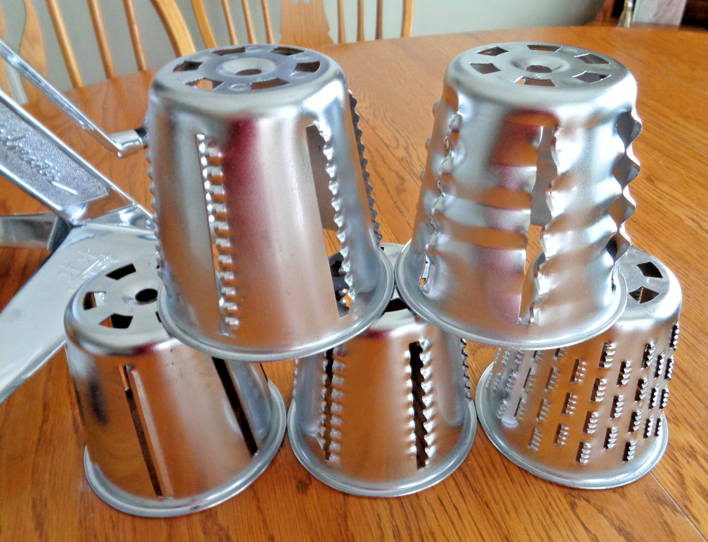 SALADMASTER Five Star Manual Food Processor Slicer Shredder Machine w/ 5 Cones