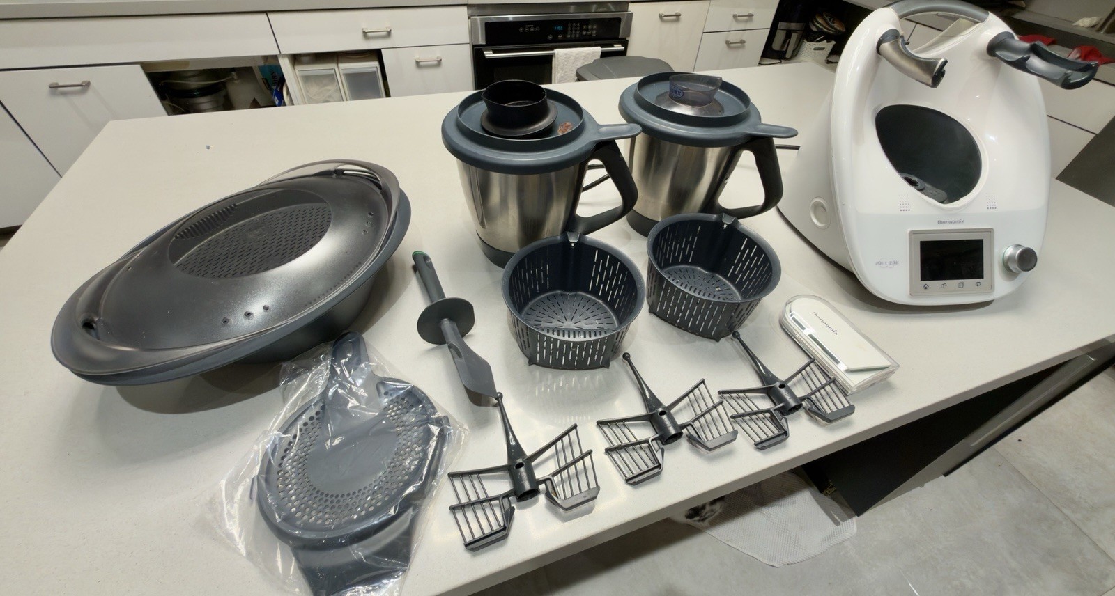Thermomix TM5 MEGA BUNDLE – 2 Bowls + Cook Key + Varoma + All Blades + USA 110V