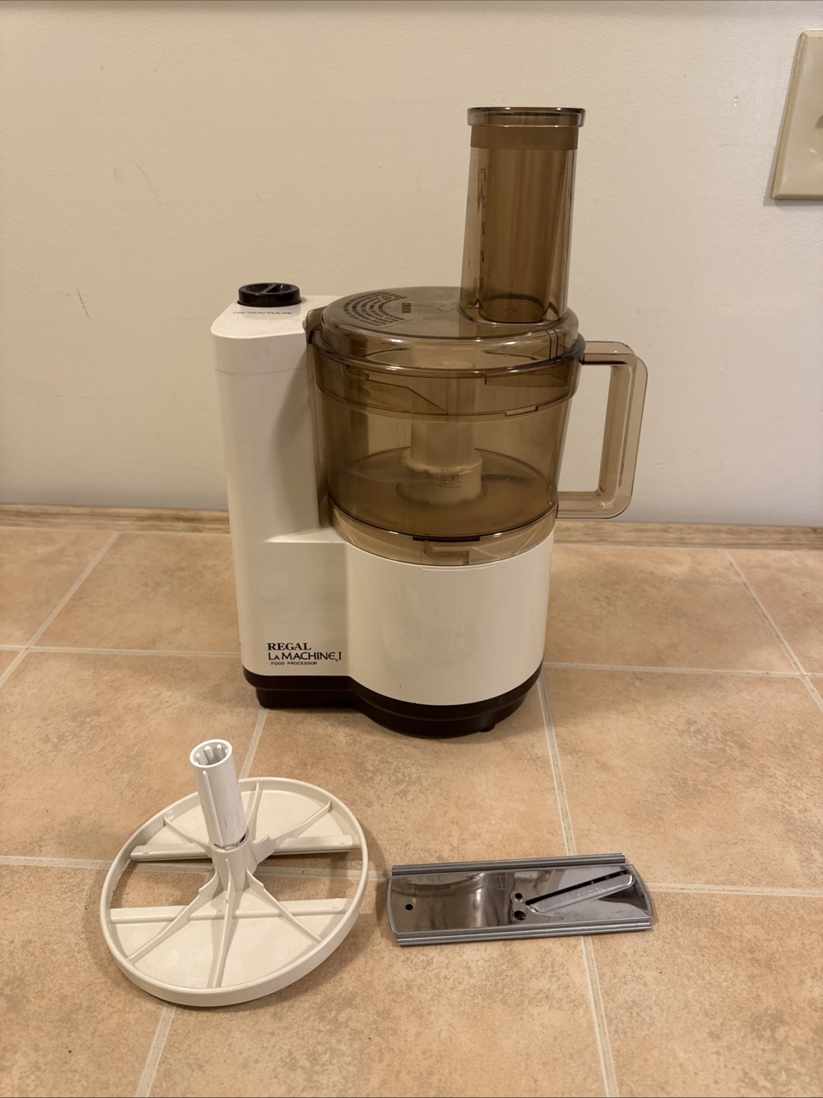 Vintage Regal La Machine 1 Full Size Food Processor Model V813 Cream