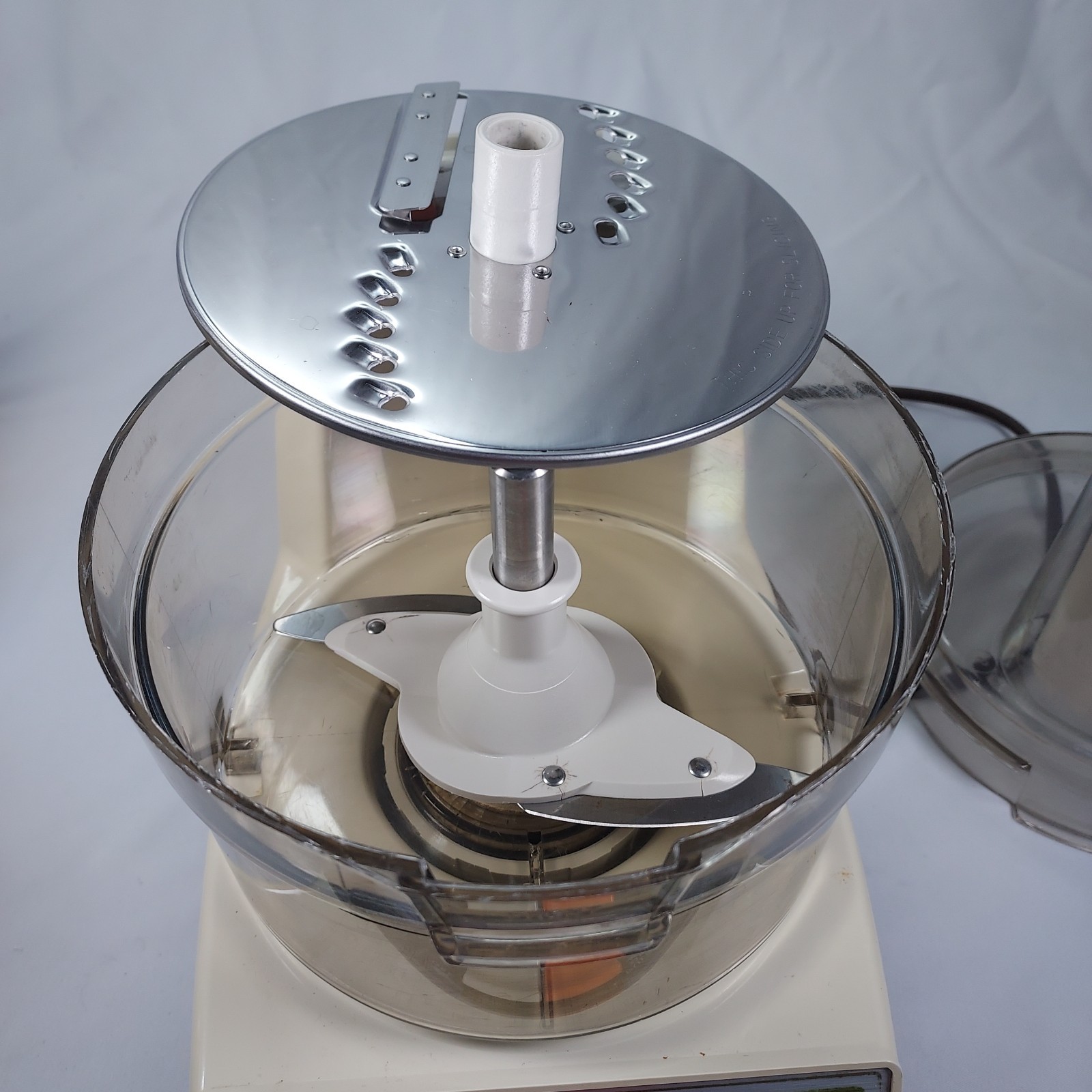 GE General Electric Food Processor 2J9 Cat 42OA Vintage USA w/ Blades Cones