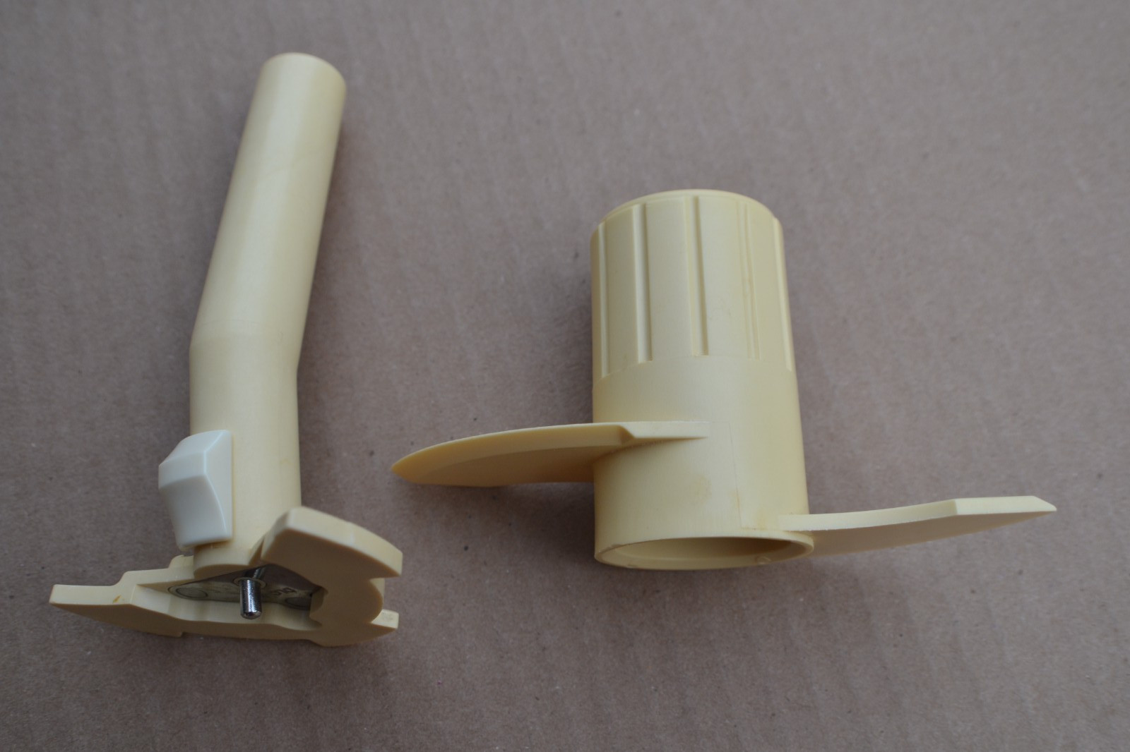 Cuisinart DLC-7 “Pro” Food Processor Disc Blade Stem DLC-039 & Dough Blade Lot.