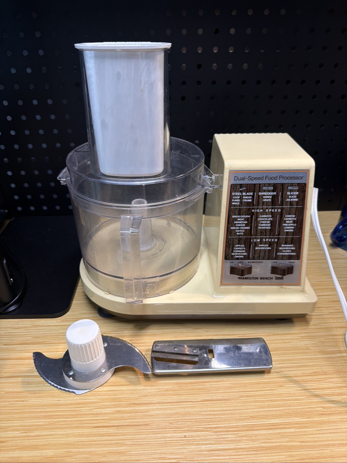 VINTAGE Hamilton Beach Scovill Electric Food Processor Model 702 -4 Almond USA *