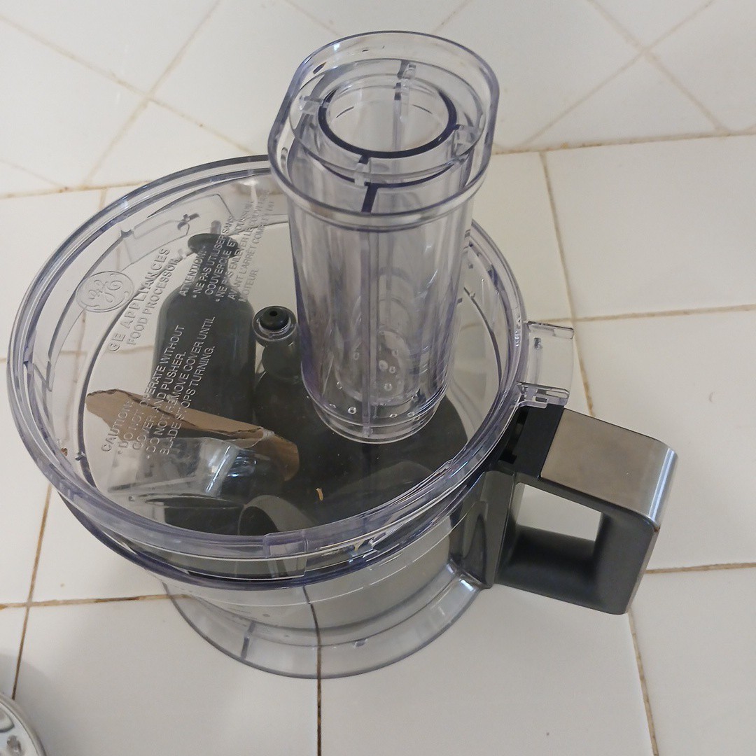 GE Food Processor 10 Cup Stainless Steel Blade Material W/ 3 Variable Speeds +