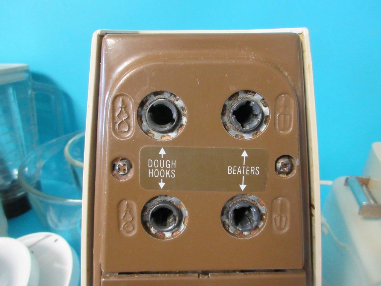 VINTAGE OSTER KITCHEN CENTER 10 SPEED MIXER BLENDER FOOD PROCESSOR W/4 BLADES