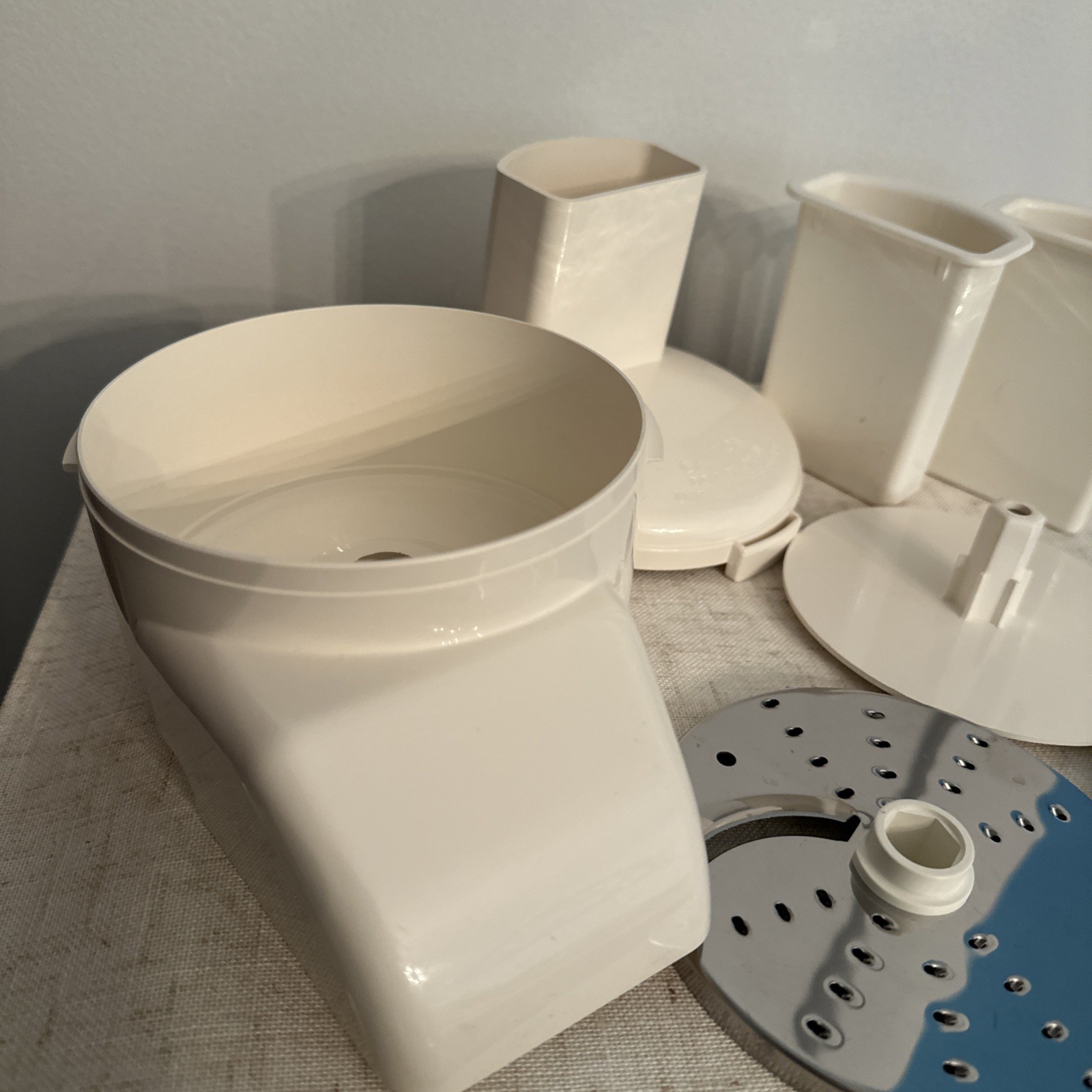 Sunbeam Oskar 14081 Food Processor Attachments Shredder Slicer Bowl Lid Pusher