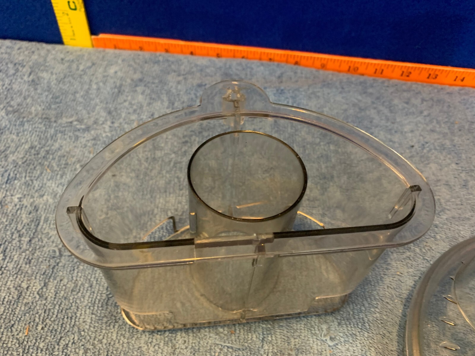 Cuisinart DLC-2011N Food Processor Bowl Lid Cover HAS SMALL CRACK IN TOP PART