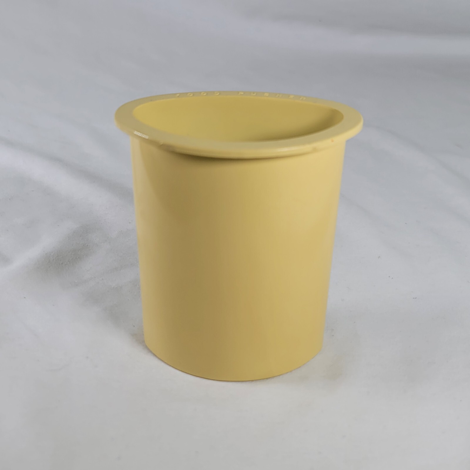 OSTER Kitchen Center Regency Food Processor Part PUSHER Yellow Gold 957-14A