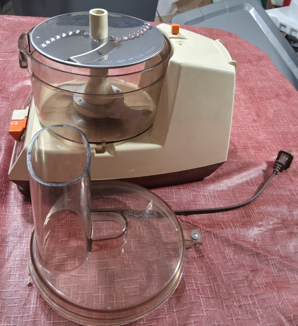 Vintage GE FOOD PROCESSOR / SLICER D1-4200 360W Made in USA
