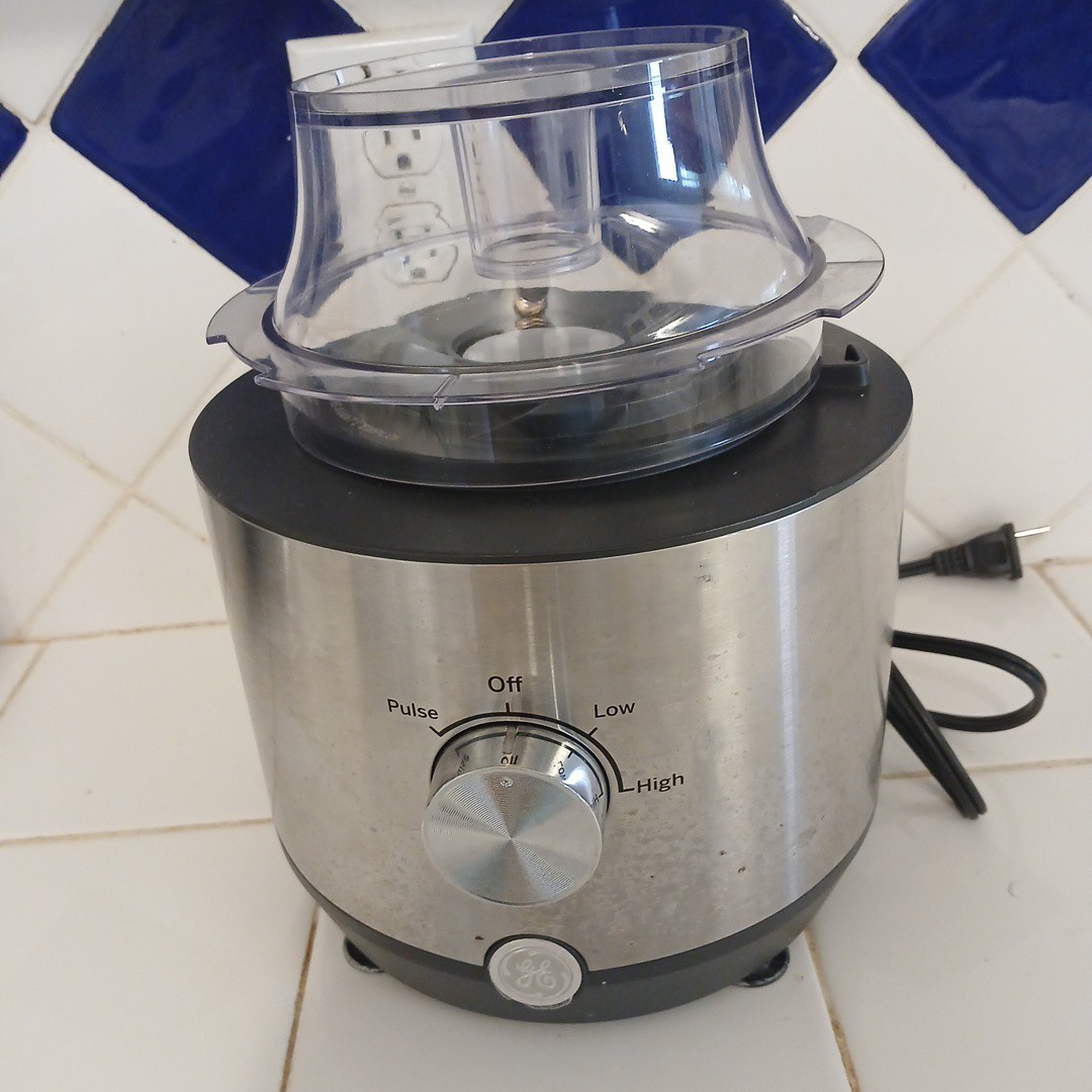 GE Food Processor 10 Cup Stainless Steel Blade Material W/ 3 Variable Speeds +