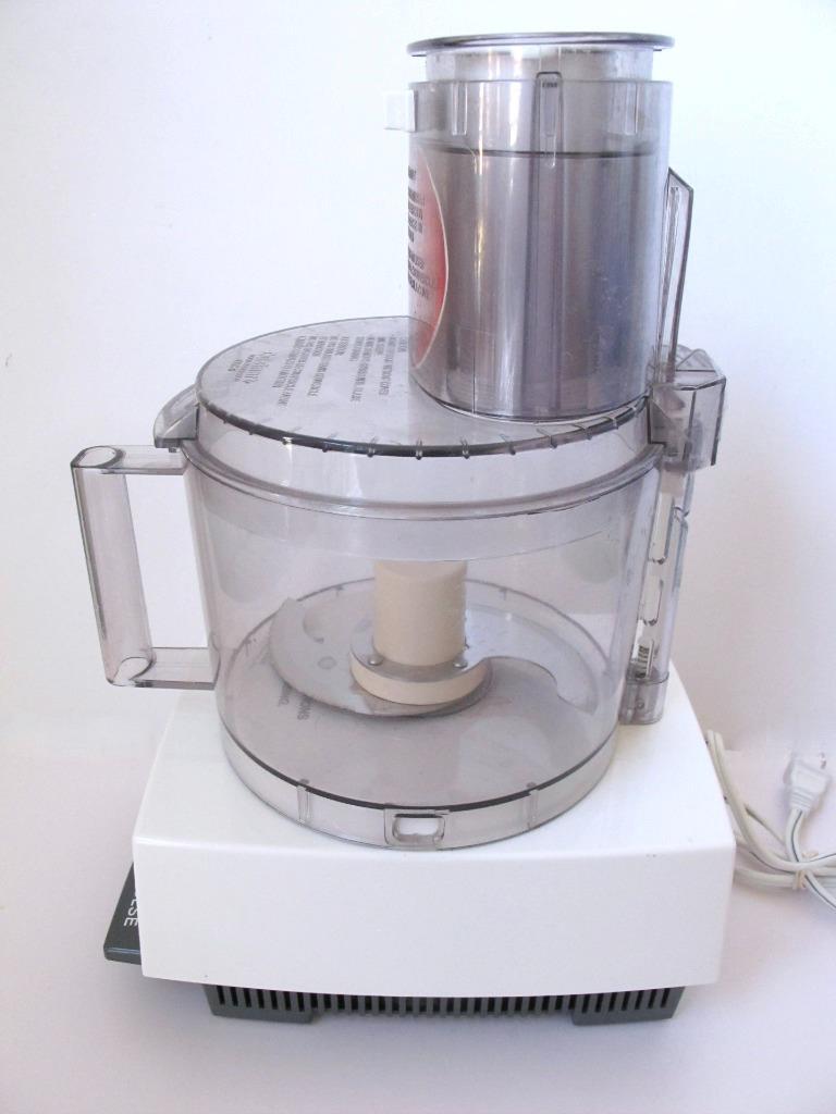 Cuisinart Deluxe 11 Food Processor Pristine Condition plus Slicing Blade Disc