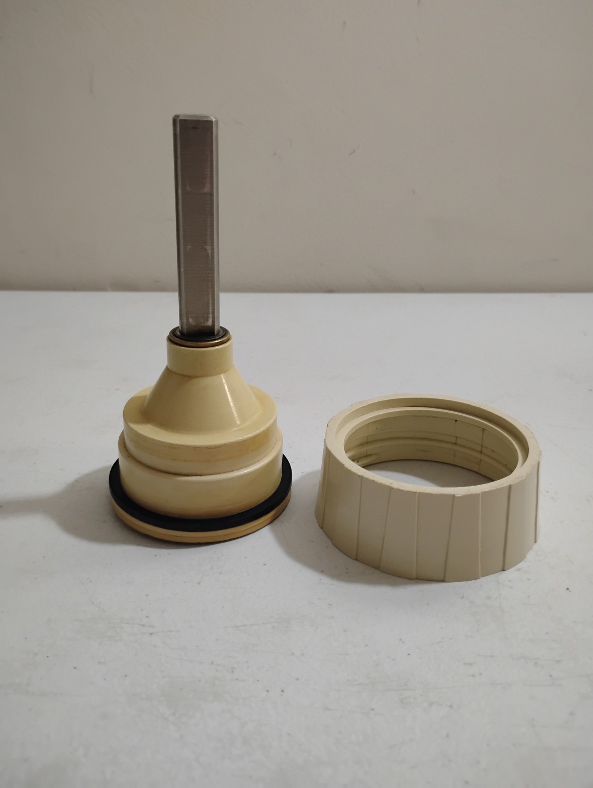 GE General Electric Food Processor D5FP1-4200 D1FP1 D1FP2 Stem Gear Shaft Nut