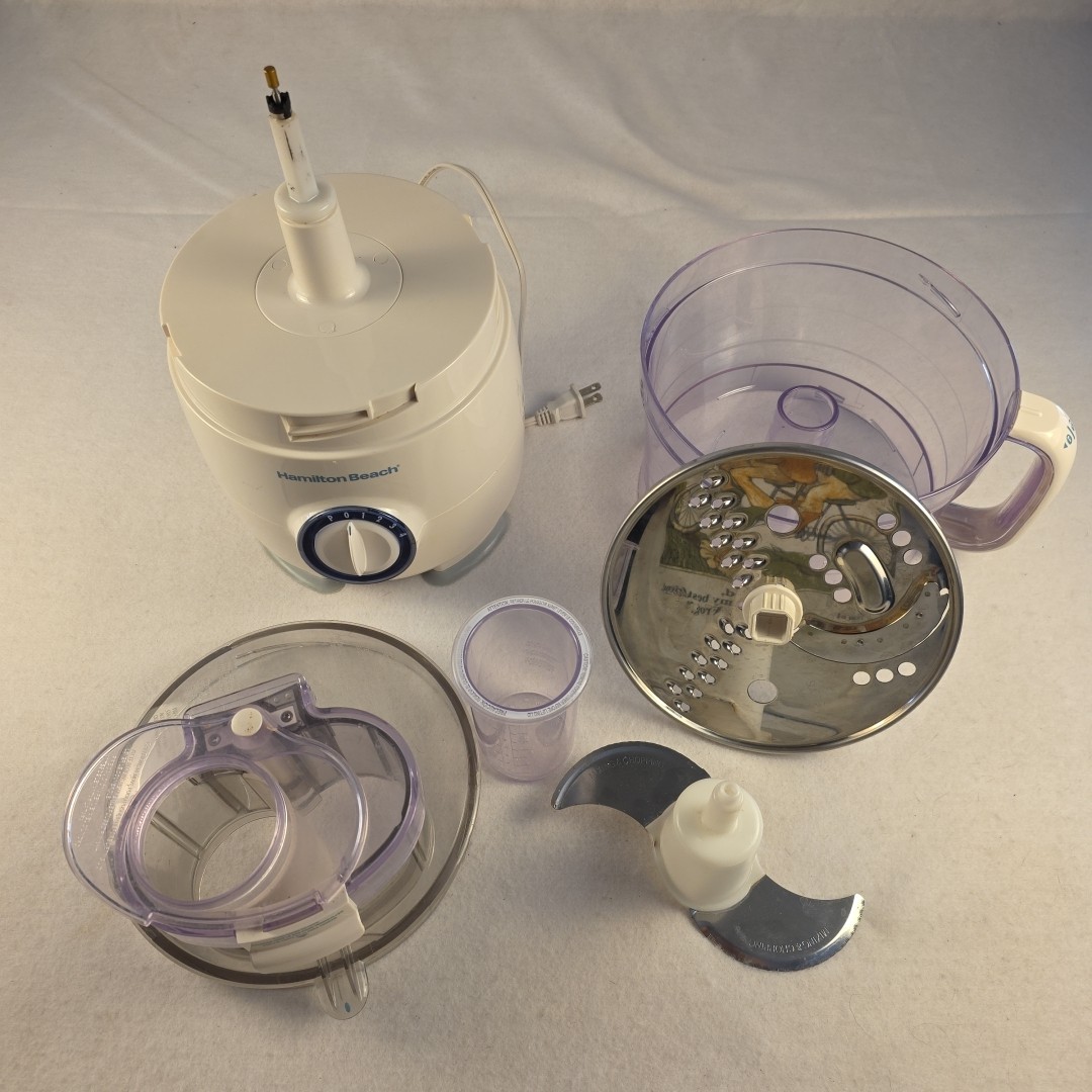 Hamilton Beach Food Processor 70590 FP11 120V White Tested Works S-blade Grater
