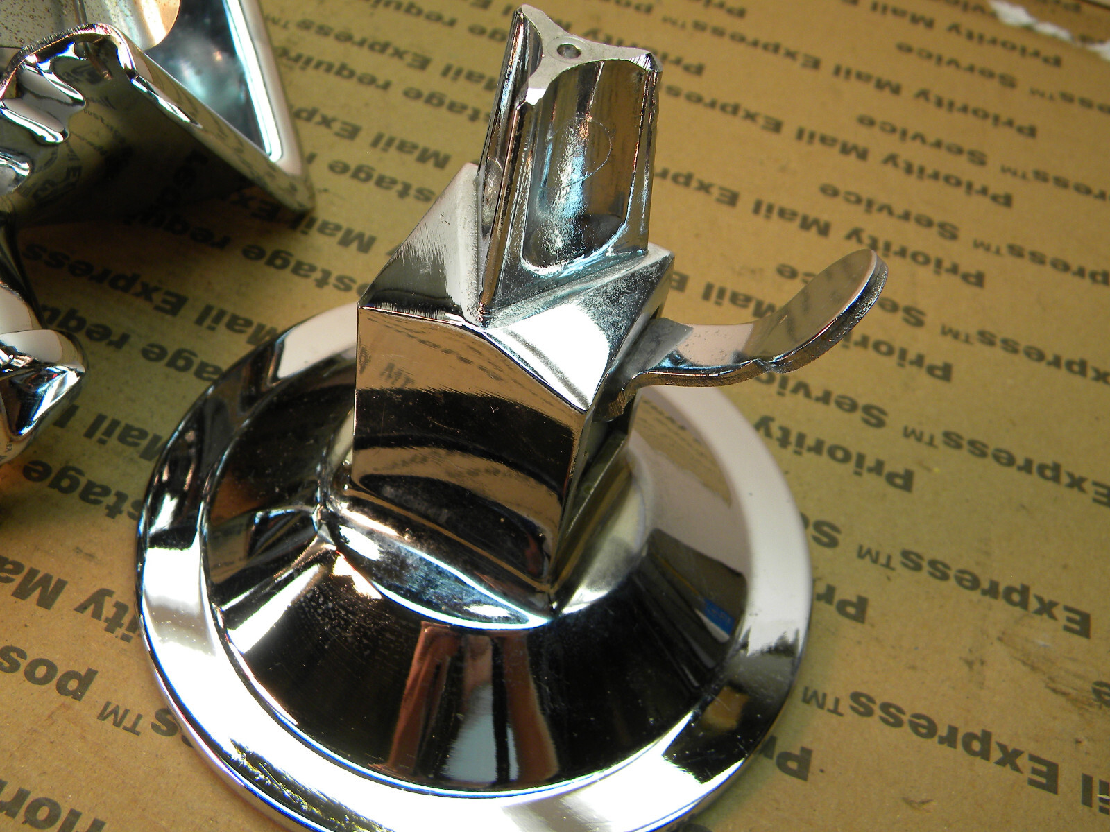 Brenner Cutter, Food processor w/5 cutting cones, vacuum grip stand; TESTED !